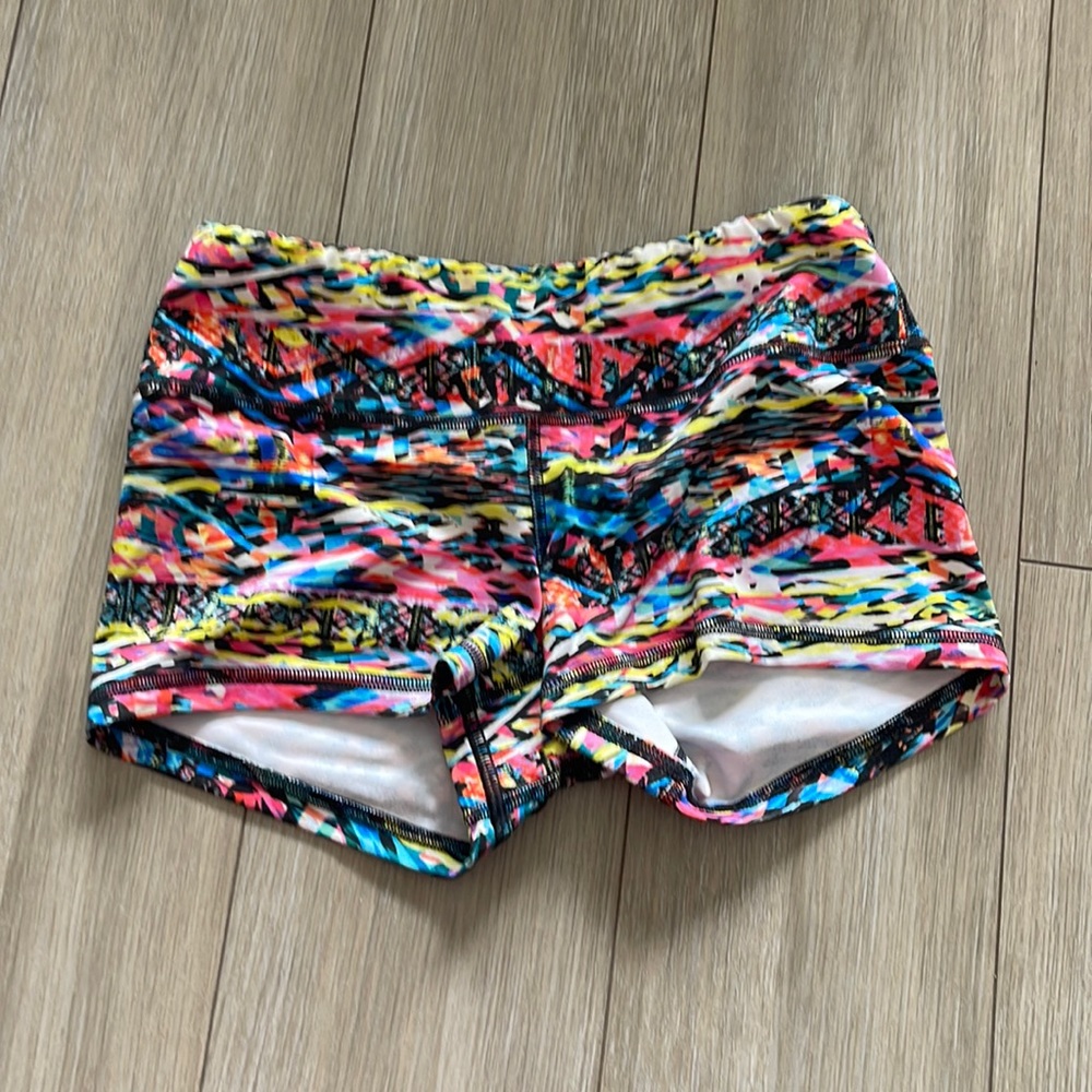 FLEO Shorts